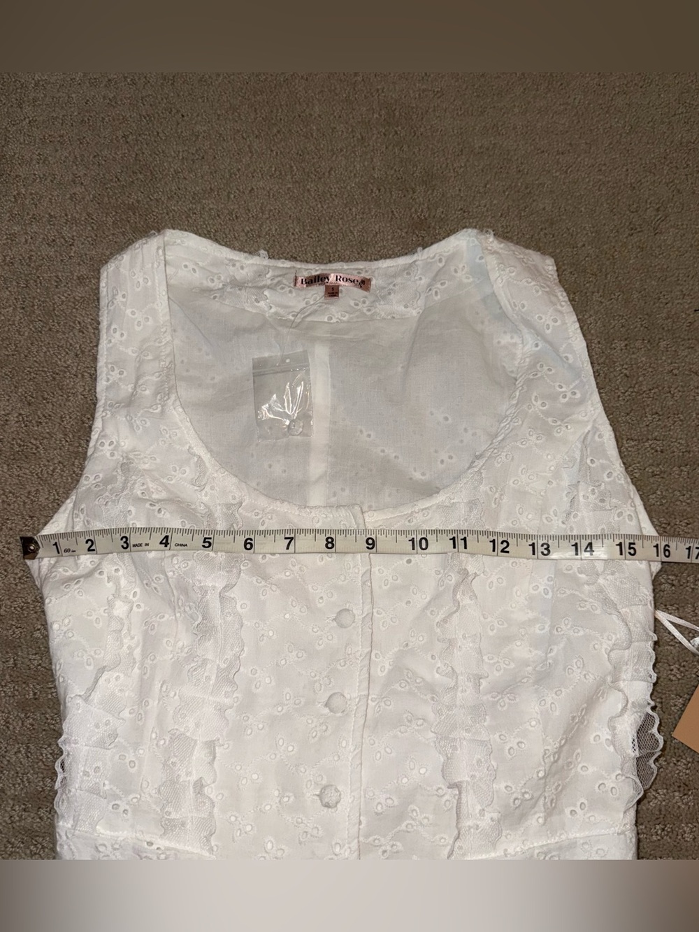 NWT Vestique Boutique White Eyelet Lace Buttoned Top Size Small - Picture 7 of 10